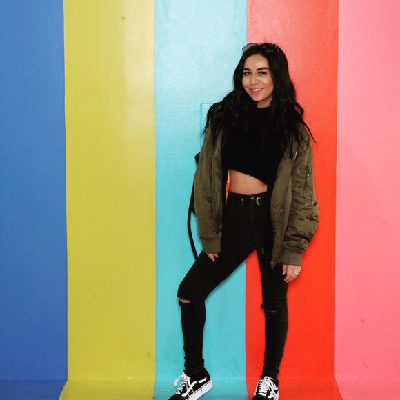 Meet the Posher Other - Meet your Posher, Carla